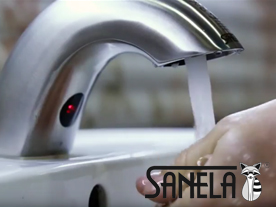 Revoluční kombinace automatické baterie Sanela s dávkovačem mýdla 